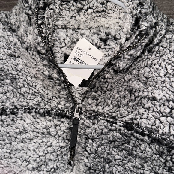 Comfy NWT Sherpa half zip!🖤 - Picture 3 of 8